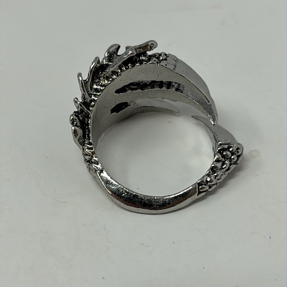 Silver tone Dragon Claw Ring Gothic - Picture 2 of 3